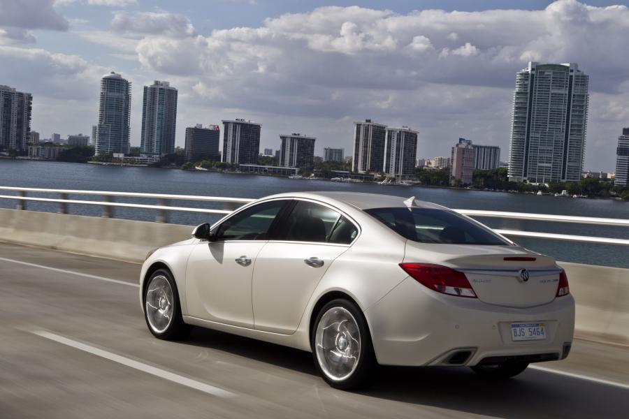  Buick Regal GS 2011 года  (фото 9 из 69)